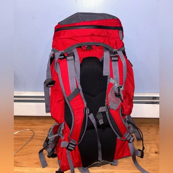 L.L. Bean White Mountain Hiking Backpack display picture 2